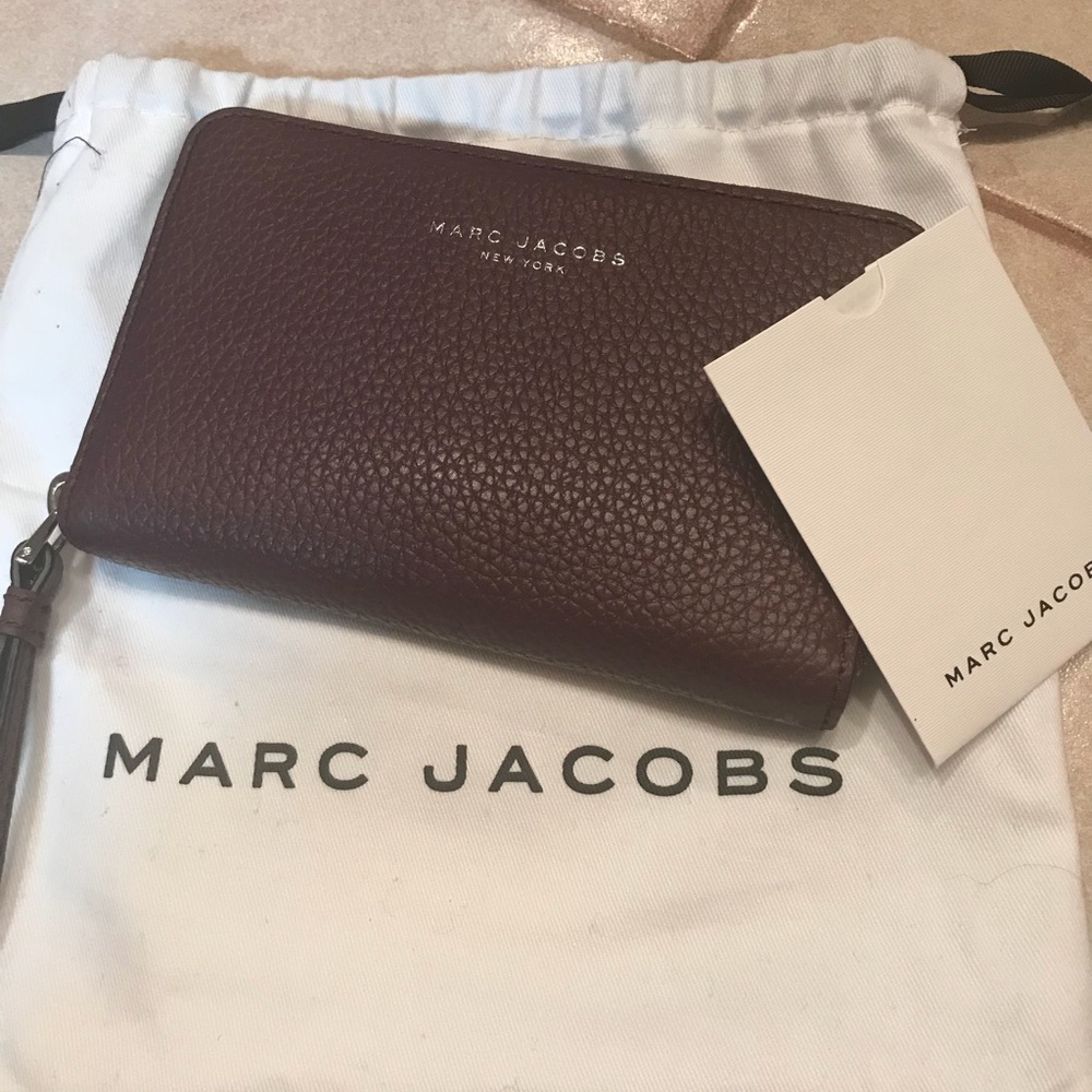 Marc Jacobs wristlet maroon